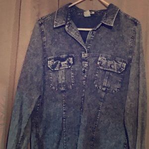 Levi’s slim fit denim button down